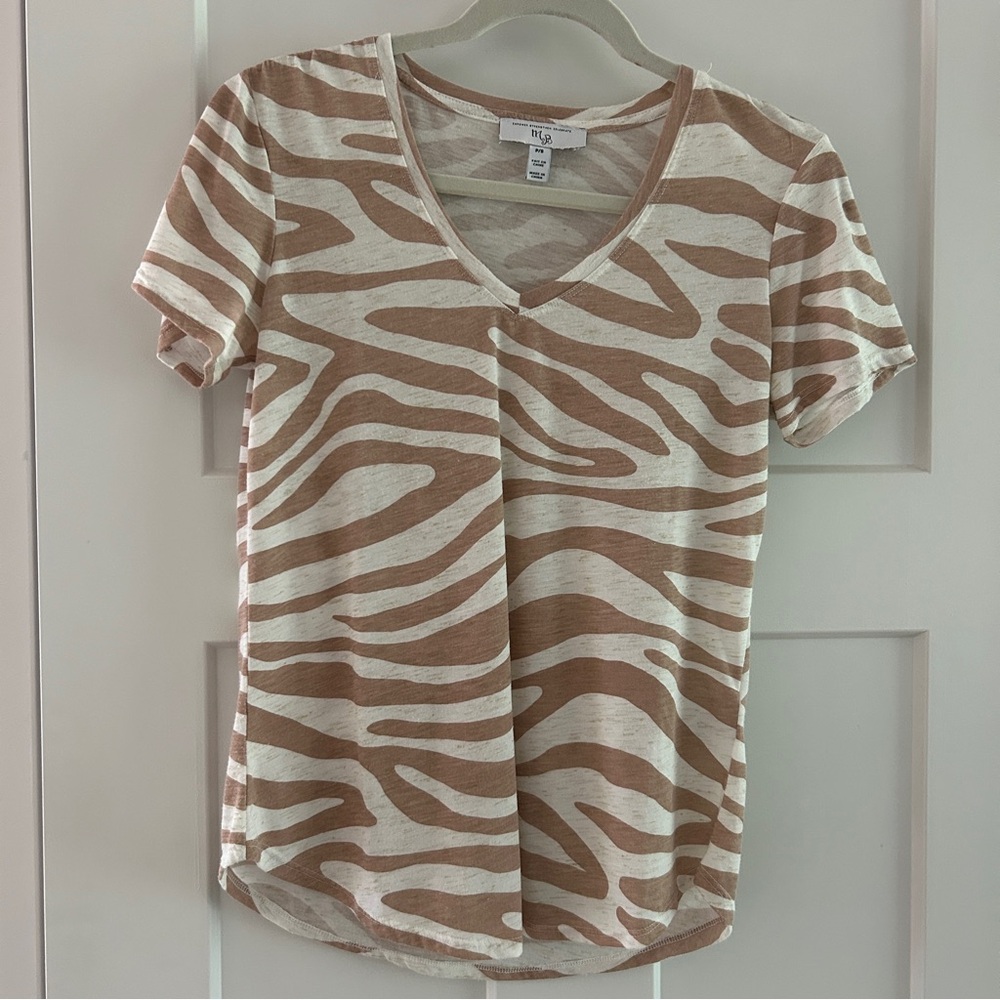 Mainstream Boutique Tan, White, and Gold, Zebra Print V-Neck T-shirt, Size Small